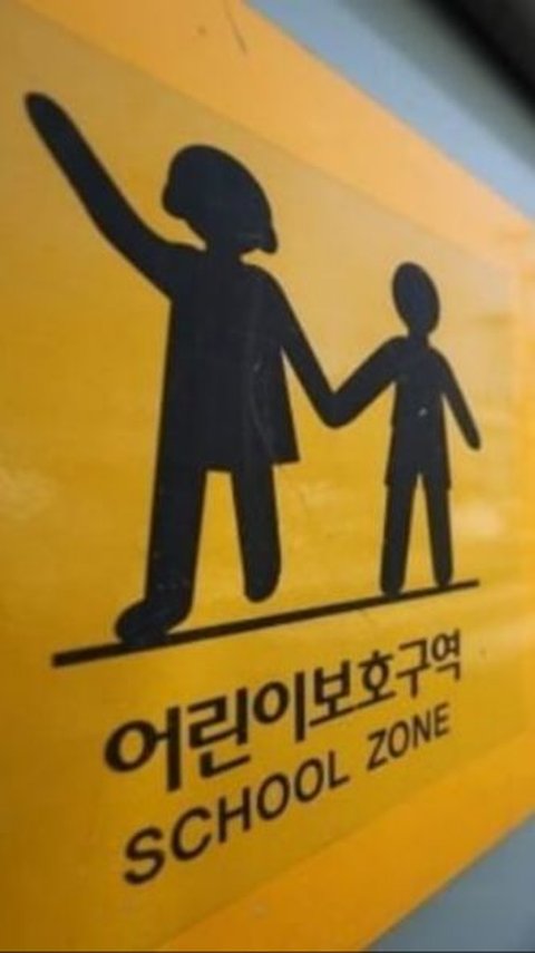 Minsik Law Game in South Korea. Accidentally Get Hit by a Vehicle to Earn Money