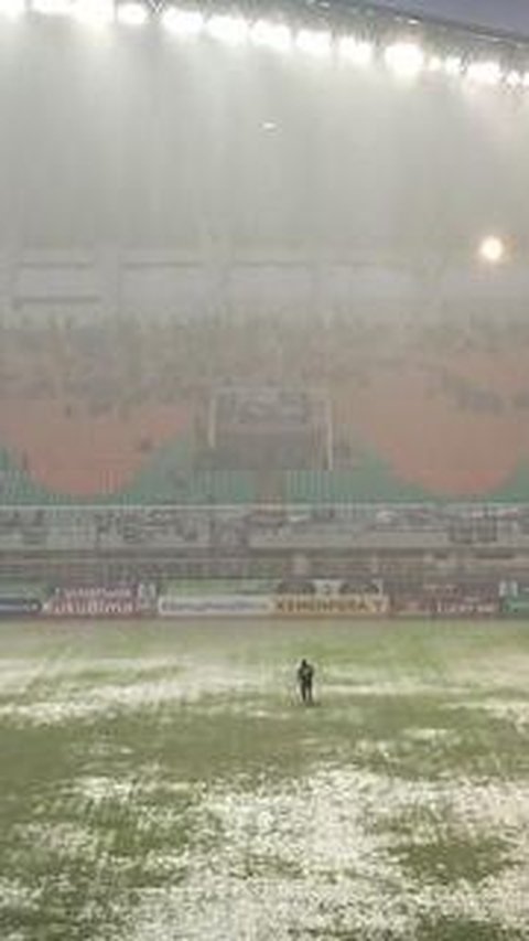 Sering Banjir, Rumput Stadion Pakansari Bakal Diganti Biayanya Capai Rp1,9 Miliar