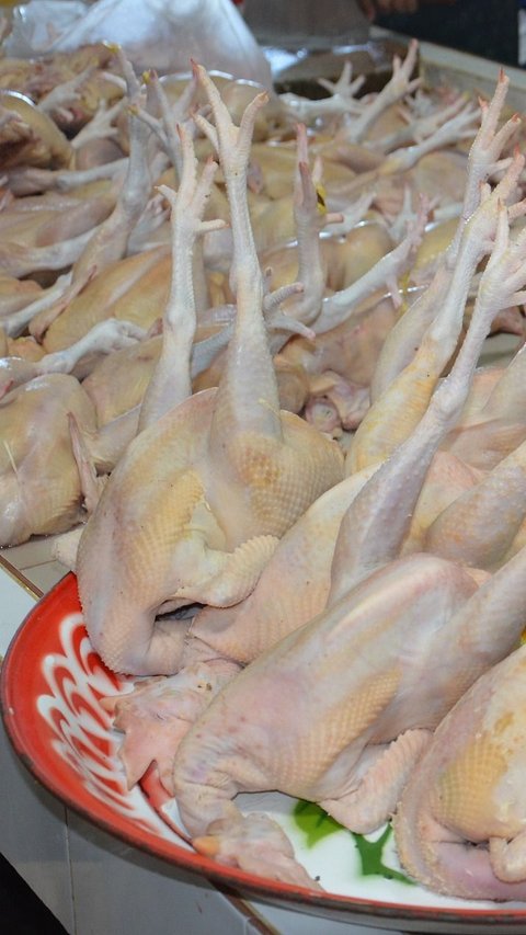Ayam Capai Rp40 Ribu Per Kilogram, Ini Daftar Harga Sembako di Pasar Induk Rau Serang
