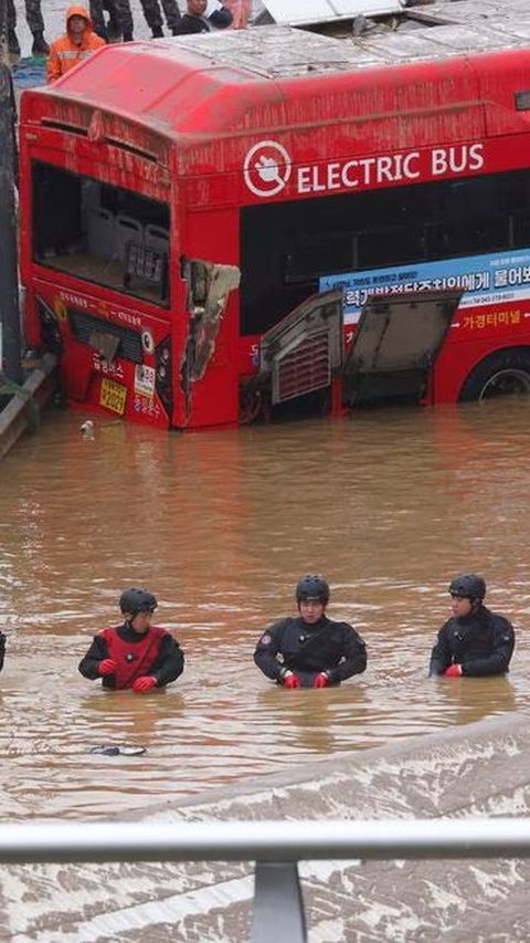 Banjir Parah di Korsel, 13 Orang Tewas karena Bus Tenggelam di Terowongan Underpass