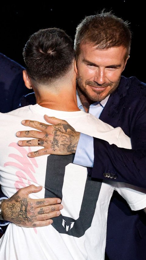 FOTO: Dipeluk David Beckham, Lionel Messi Resmi Berseragam Inter Miami