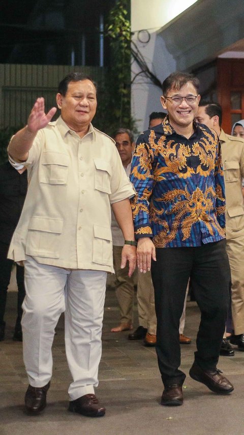 FOTO: Politisi PDIP Budiman Sudjatmiko Sumringah Malam-Malam Temui Prabowo di Kertanegara, Lagi Bahas Apa Ya?