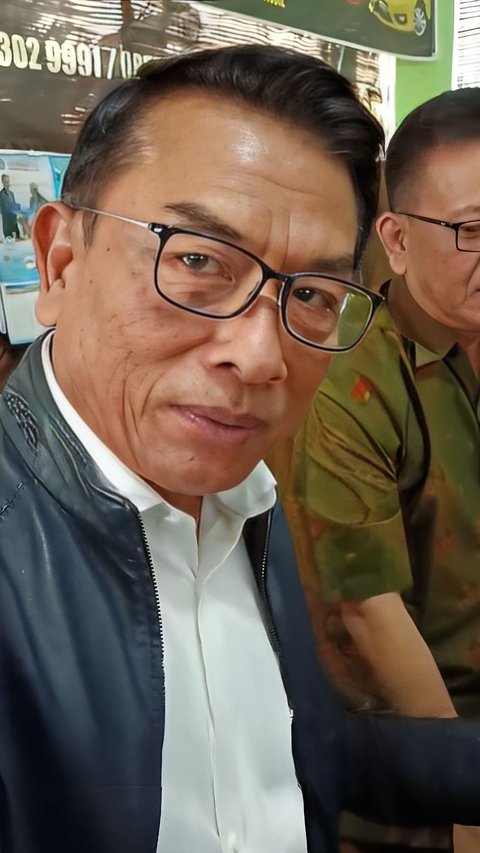 Asyik Makan di Warung, Ini Makanan Sederhana yang Bikin Eks Panglima TNI Dapat Bintang 4