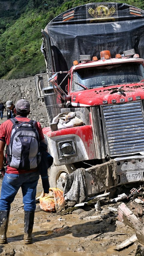 FOTO: Kondisi Darurat Kolombia Porak-Poranda Dihantam Tanah Longsor hingga Tewaskan 14 Orang