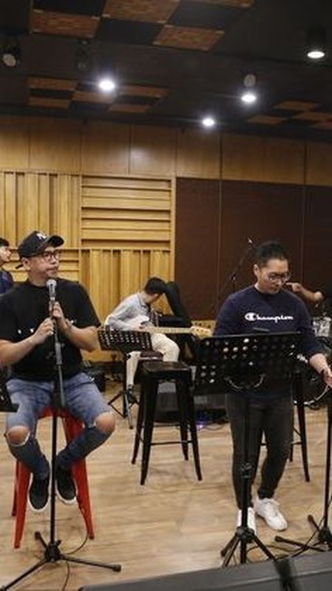 Deretan Foto Kerispatih dan Sammy Simorangkir saat Latihan untuk Konser 'Gen-P Generasi Pesta', Kompak Banget!