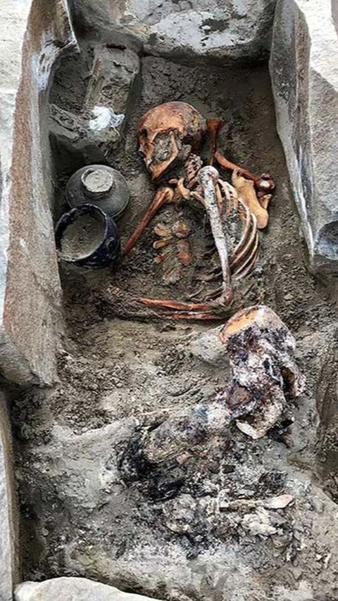 Mumi 'Sleeping Beauty' Berusia 2.000 Tahun Ditemukan Pakai Baju Sutra dan Batu Permata