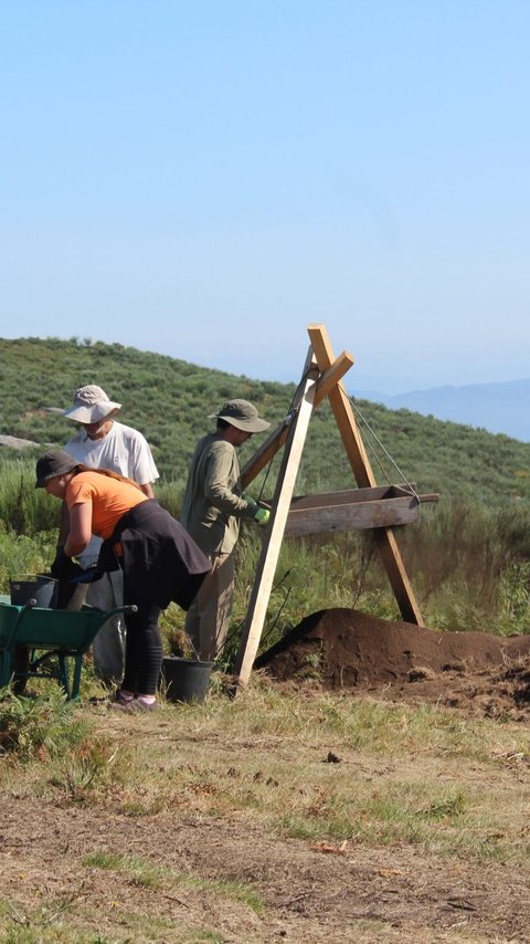 Pemakaman Zaman Purba Berusia 5.000 Tahun Ditemukan di Atas Bukit, Begini Bentuknya