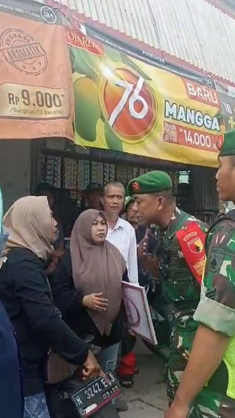 Viral Ibu-ibu Korban Tragedi Kanjuruhan Dihadang Aparat Saat Bertemu Jokowi, Ini Penjelasan Istana