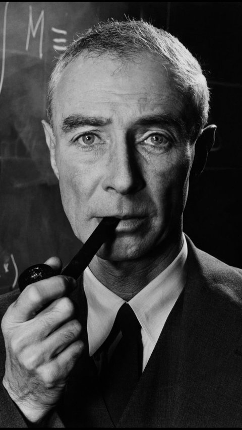 Oppenheimer Terpikat dengan Kitab Hindu Bhagavad Gita, Pernah Punya Mobil Dinamainya Garuda