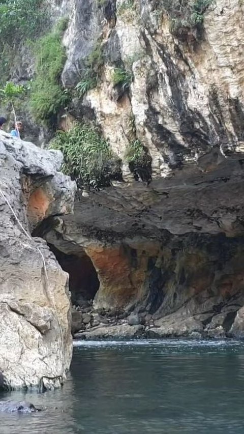 Potret Sungai Sanghyang Kenit, Disebut Surga Tersembunyi di Bandung Barat dan Ada Gua Purbanya