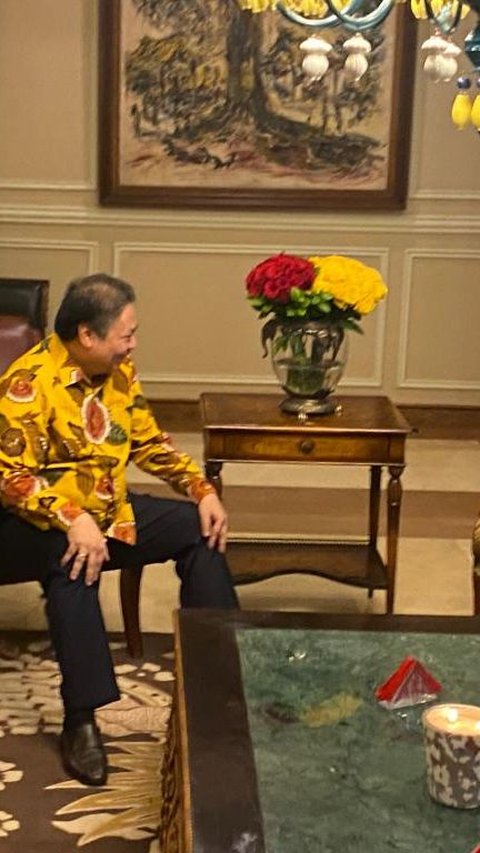 Menakar Untung Rugi Golkar Duet PDIP Lewat Simbol Bunga Politik Merah Kuning