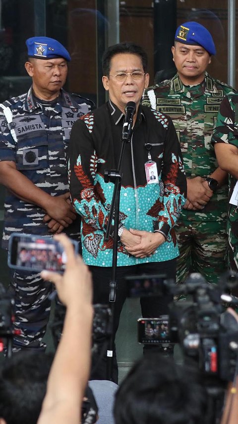 FOTO: Didatangi Barisan Puspom TNI, KPK Minta Maaf dan Mengaku Khilaf usai Tetapkan Kabasarnas Tersangka