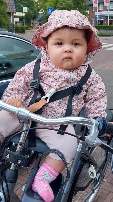 10 Foto Terbaru Baby Nova Anak Gracia Indri Punya Pipi Chubby, Imut dan Bikin Gemas!