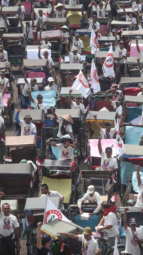 FOTO: Penuhi DPRD Kota Bogor, Ratusan Tukang Becak Bersatu Deklarasi Mendukung Ganjar Pranowo Capres 2024