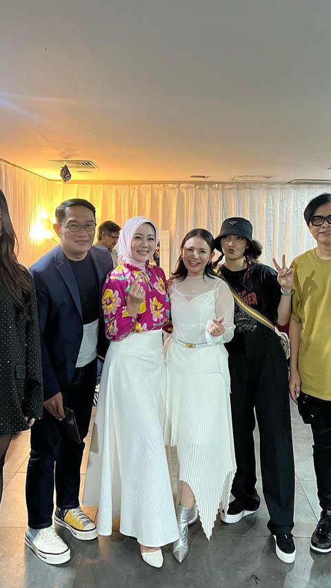 Momen Ridwan Kamil dan Atalia Nonton Konser Afgan, Foto Bareng Para Artis