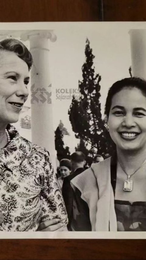 Potret Lawas Ibu Hartini Istri Bung Karno dengan Istri Menlu Belanda, 'Cantik Sekali'