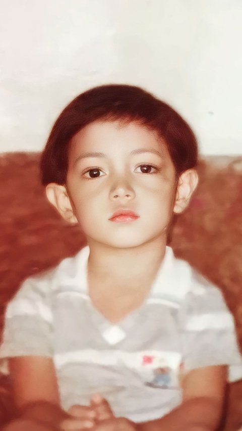 This Innocent Boy Becomes a Top Actor Nicknamed the King of Soap Operas, Can Anyone Guess?