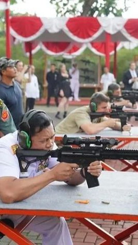 Panglima TNI Ajak Panglima Australia Naik Maung, Lalu Menembak dengan Senjata Canggih