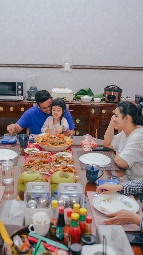 Perayaan Sederhana Ultah Wali Kota Menantu Presiden, Hanya Makan Malam sama Keluarga