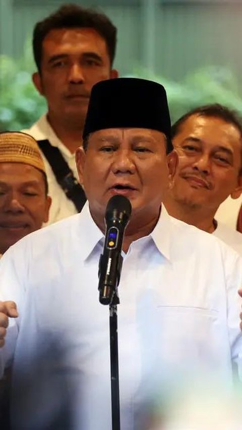 Kelakar Prabowo ke Effendi Simbolon: Jangan Galak-Galak Pak