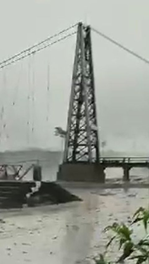 Diterjang Banjir Lahar Semeru, Sejumlah Jembatan di Lumajang Putus