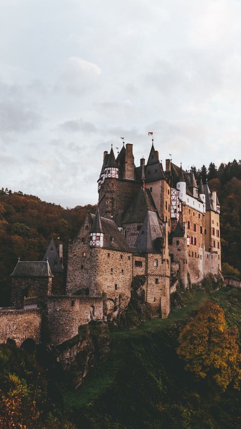 5 Oldest Castles in Europe, Exploring the Legends to Amaze You