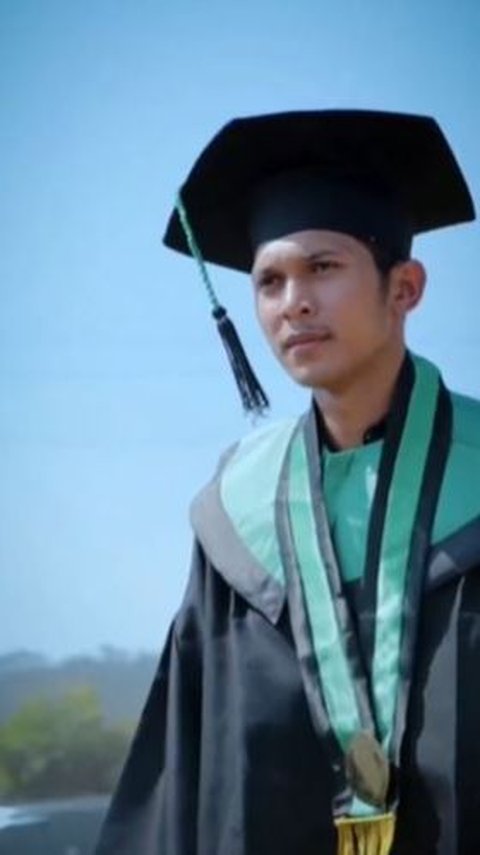 Pria Ini Naik Mobil Diesel Gergaji bareng Ayahnya saat Wisuda,  Alasannya Tuai Pujian