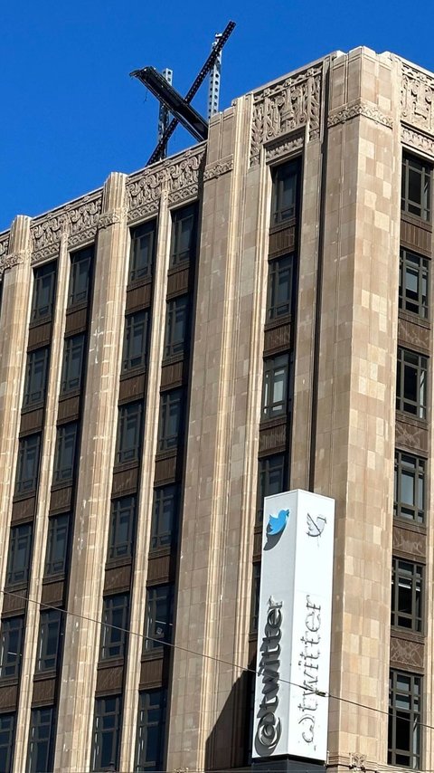 The Giant 'X' Logo at Twitter Headquarters Has Been Removed