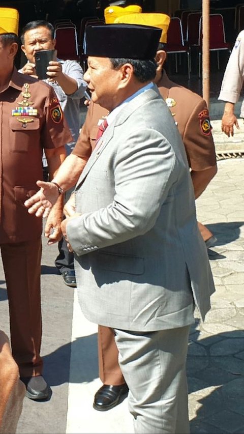 Momen Prabowo Bareng Gibran Hadiri Hari Veteran Nasional