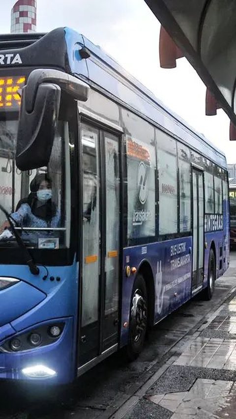 Penumpang Transjakarta Tewas Tergeletak di Halte Cempaka Mas