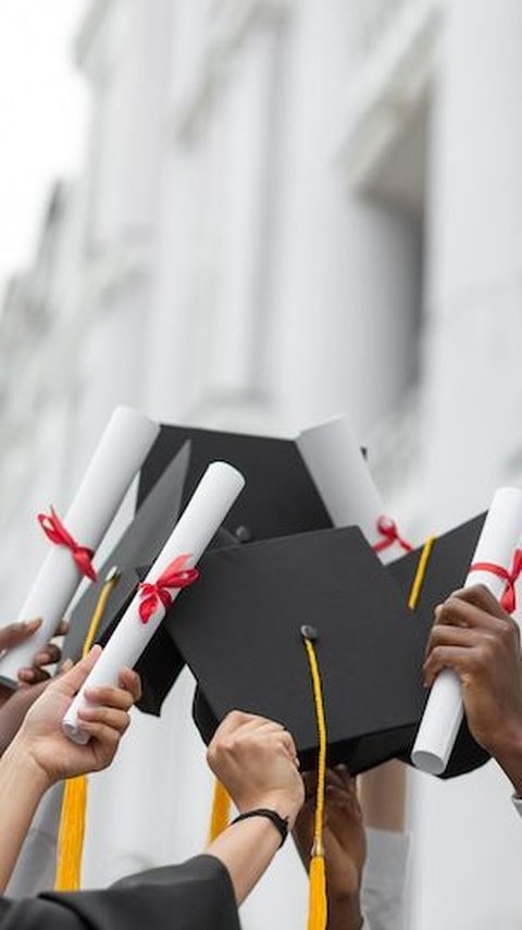 Pemkot Madiun Beri Beasiswa Kuliah untuk 250 Mahasiswa Kurang Mampu, Ini Syaratnya