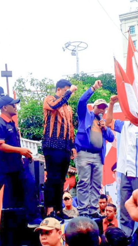 Aksi Damai Depan Balai Kota, Bobby Nasution Naik Mobil Komando