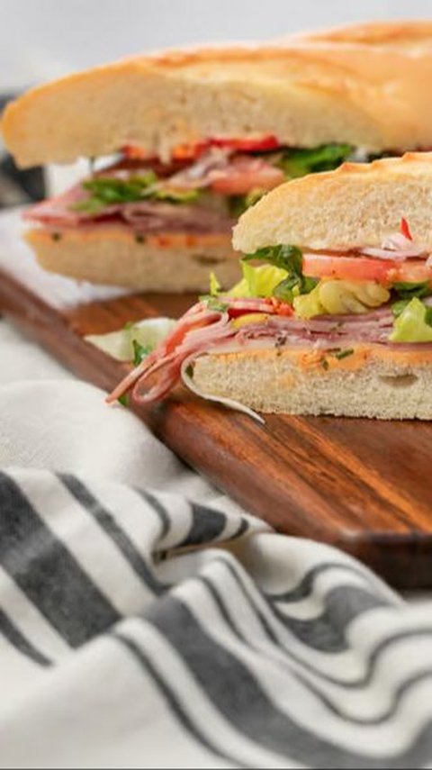 Tourist In Italy Upset To Be Charged $2.20 for Requesting Split Sandwiches