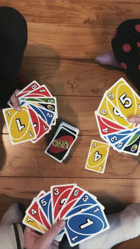 Mattel Uno Quatro job posting offers $4,444 per week to play game