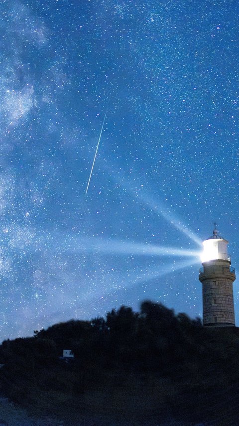 FOTO: Melihat Fenomena Hujan Meteor Perseid Menghiasi Langit Lima Negara di Belahan Bumi Utara