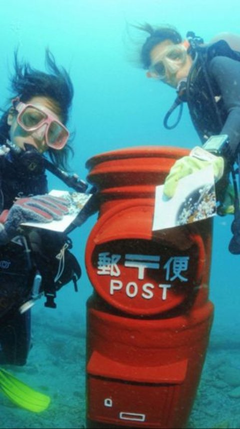 Japan's Deepest Postbox is Under the Sea