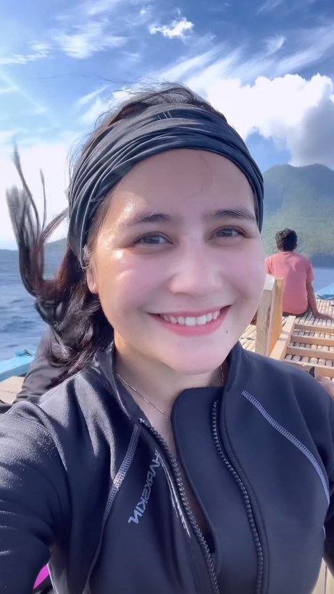 10 Momen Keseruan Prilly Latuconsina Diving di Ternate, Potret Cantiknya Malah Bikin Salfok