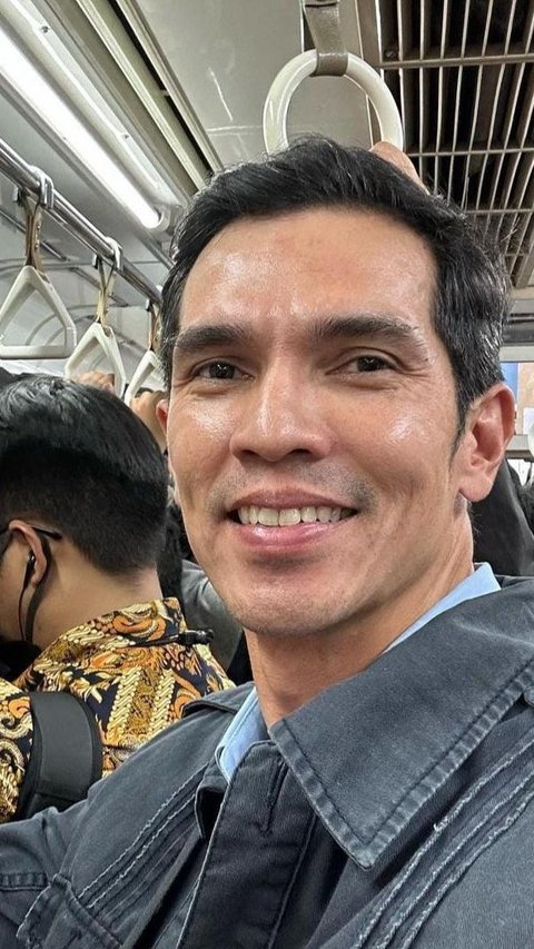 Deretan Potret Adrian Maulana Naik Transportasi Umum saat Kerja, Pakai KRL hingga Ojek