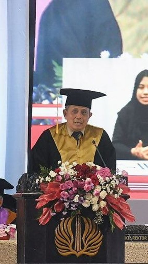 Jenderal Brimob Raih Gelar Kehormatan Doktor Honoris Causa, ini Potretnya Didampingi 2 Putranya Perwira Polri