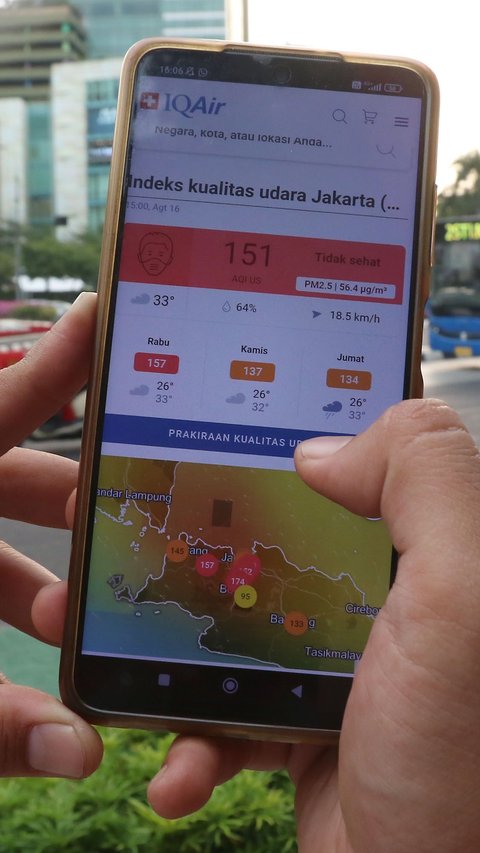 FOTO: Polusi Udara Masih Menyelimuti Jabodetabek, IQAir Laporkan Hampir Ada 8.000 Kematian di Jakarta