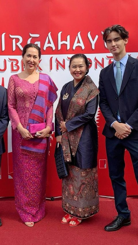 Potret Putri Presiden Pertama Indonesia Rayakan HUT RI di London, Cantik Berkebaya