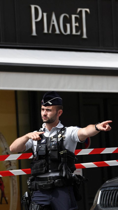 FOTO: Toko Barang Mewah di Paris Dibobol Perampok Bersenjata, Perhiasan Senilai Rp250 Miliar Raib