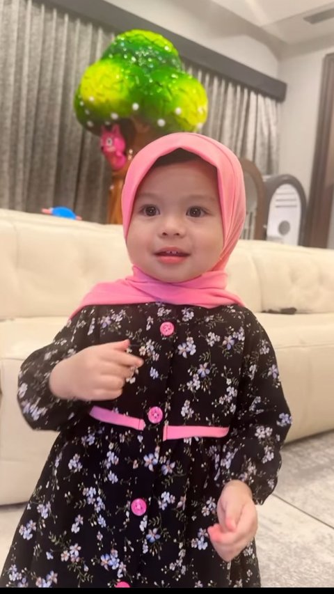 Lucu! Potret Ameena Putri Atta Halilintar dan Aurel Pakai Jilbab, Dipanggil 'Bu Hajjah'