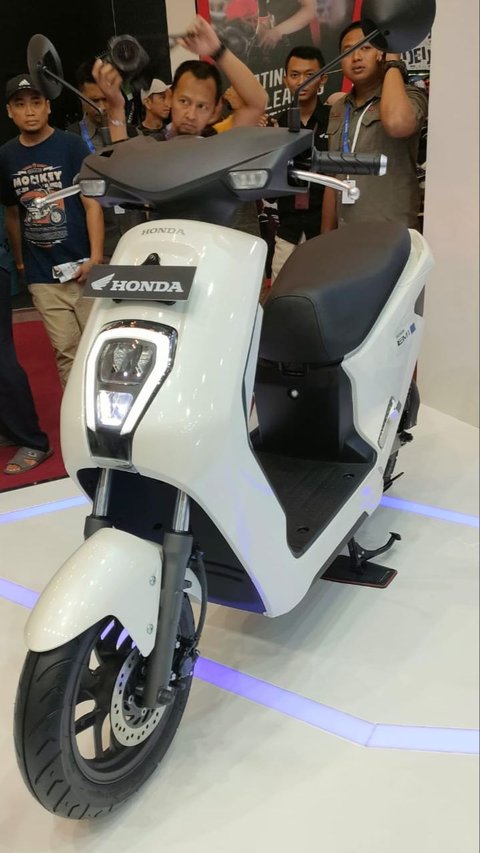 Diluncurkan di GIIAS, Penjualan Sepeda Motor Listrik EM1 e: Terlalu Sedikit dengan Nama Besar Honda