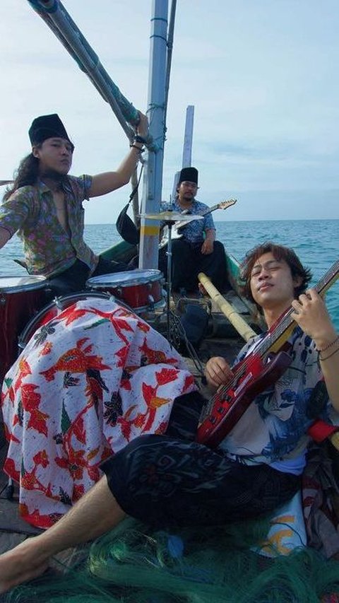 Lebih Dekat dengan Grup Musik Lorjhu', Padukan Suara Tradisional Pesisir Madura dengan Musik Anak Muda Jakarta