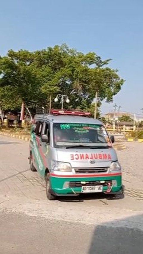 Keadaan Darurat, Momen Lucu Sopir Ambulans Tinggalkan Karnaval Demi Antar Pasien