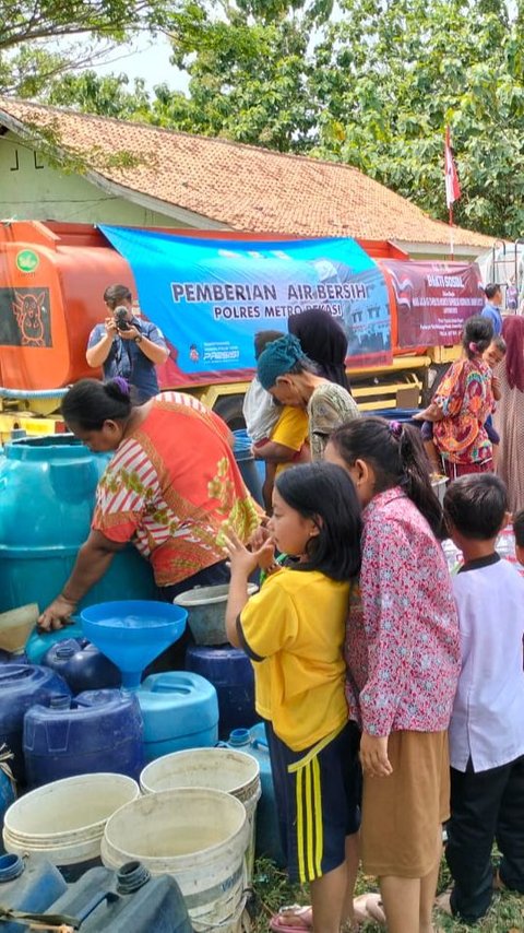Bencana Kekeringan, Air Bersih di Bekasi Dibanderol Rp80.000 per Satu Toren