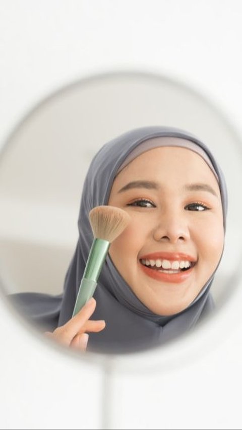 Intip Cara MUA Amerika Membuat Concealer di Bawah Mata Lebih Flawless