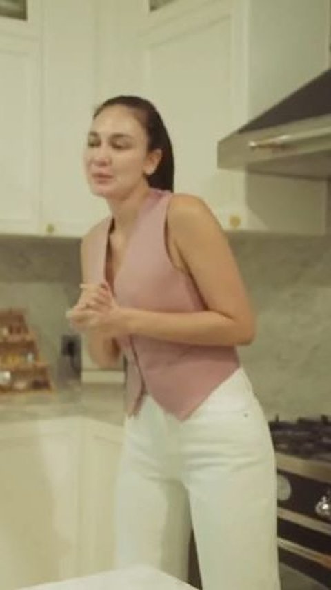 Ditata Apik oleh Tenaga Profesional, Ini Potret Dapur Luna Maya yang Semakin Bersih dan Rapih