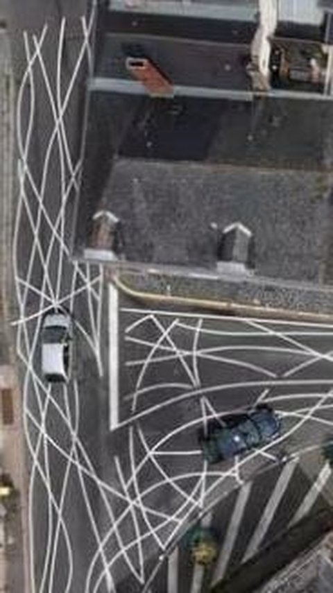 This City Uses Confusing Road Markings to Avoid Speeding